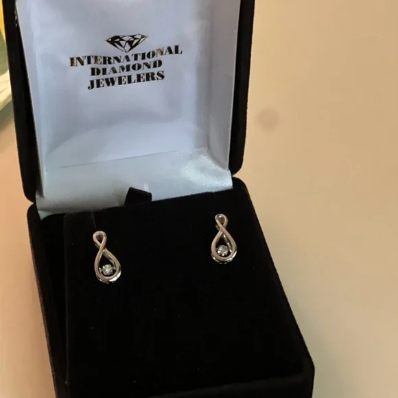 Dancing Diamond Earrings - Picture 6 of 7